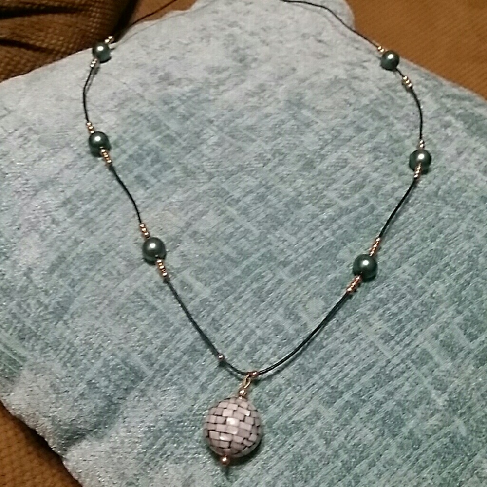 Cool necklace in greens